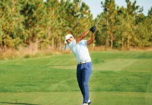 Aaron Rai gewinnt die PGA Championship 2026: Erster Major-Titel für den Engländer Aaron Rai beim Abschlag auf dem Fairway