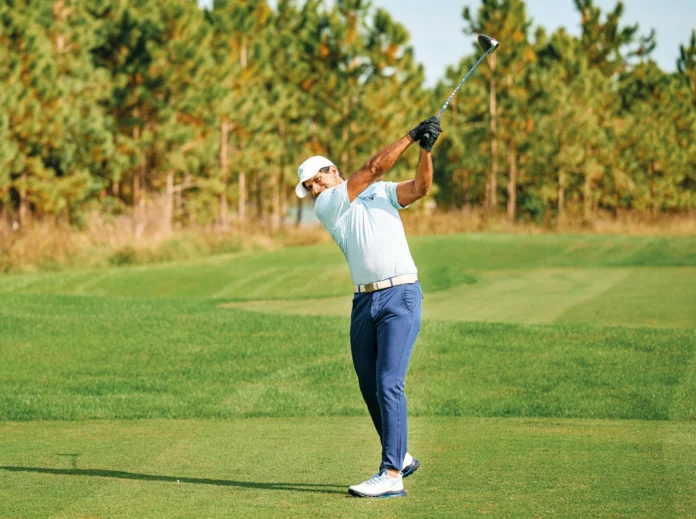 Aaron Rai beim Abschlag auf dem Fairway Aaron Rai beim Abschlag auf dem Fairway