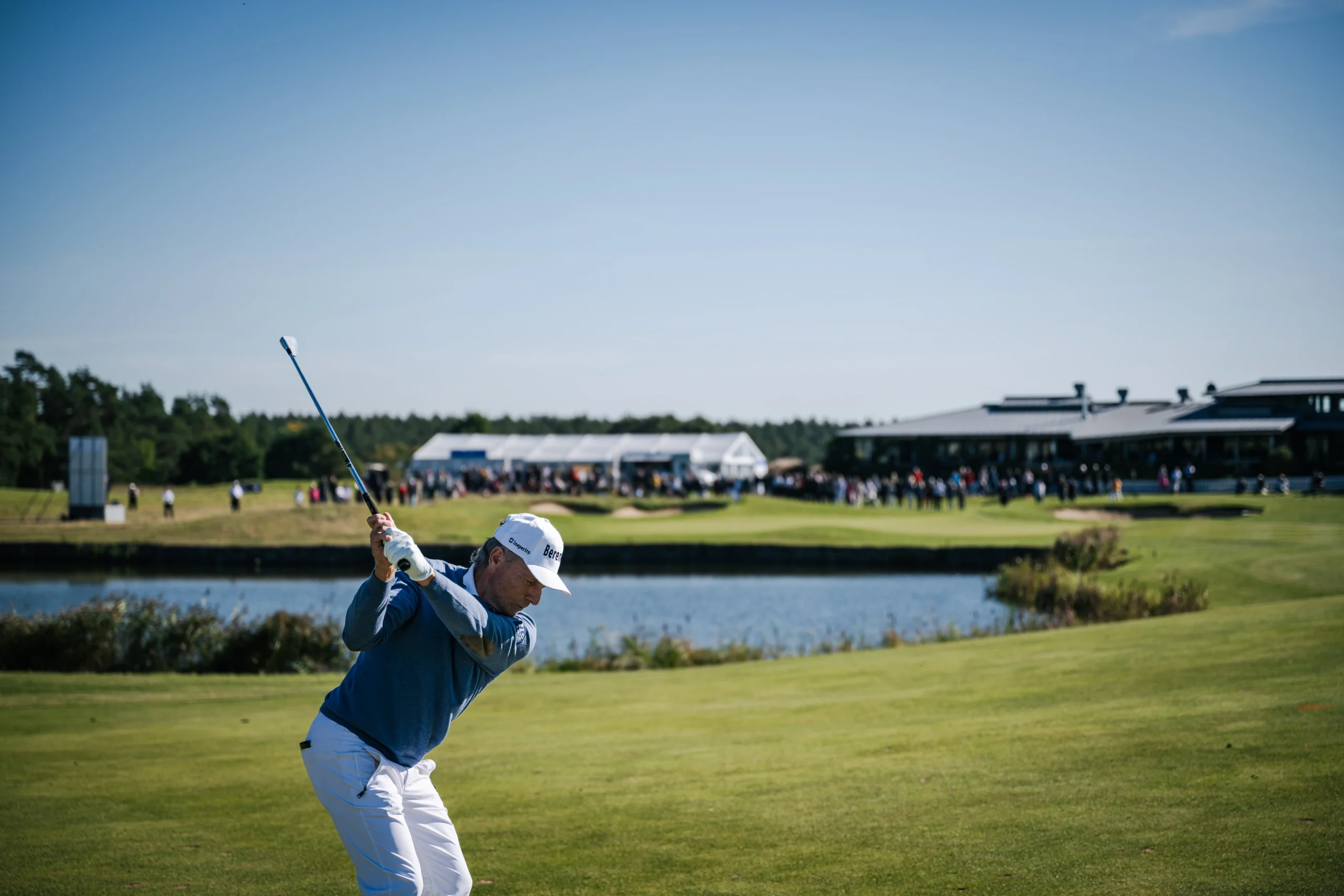 Bernhard Langer auf Bahn 18 beim Abschlag